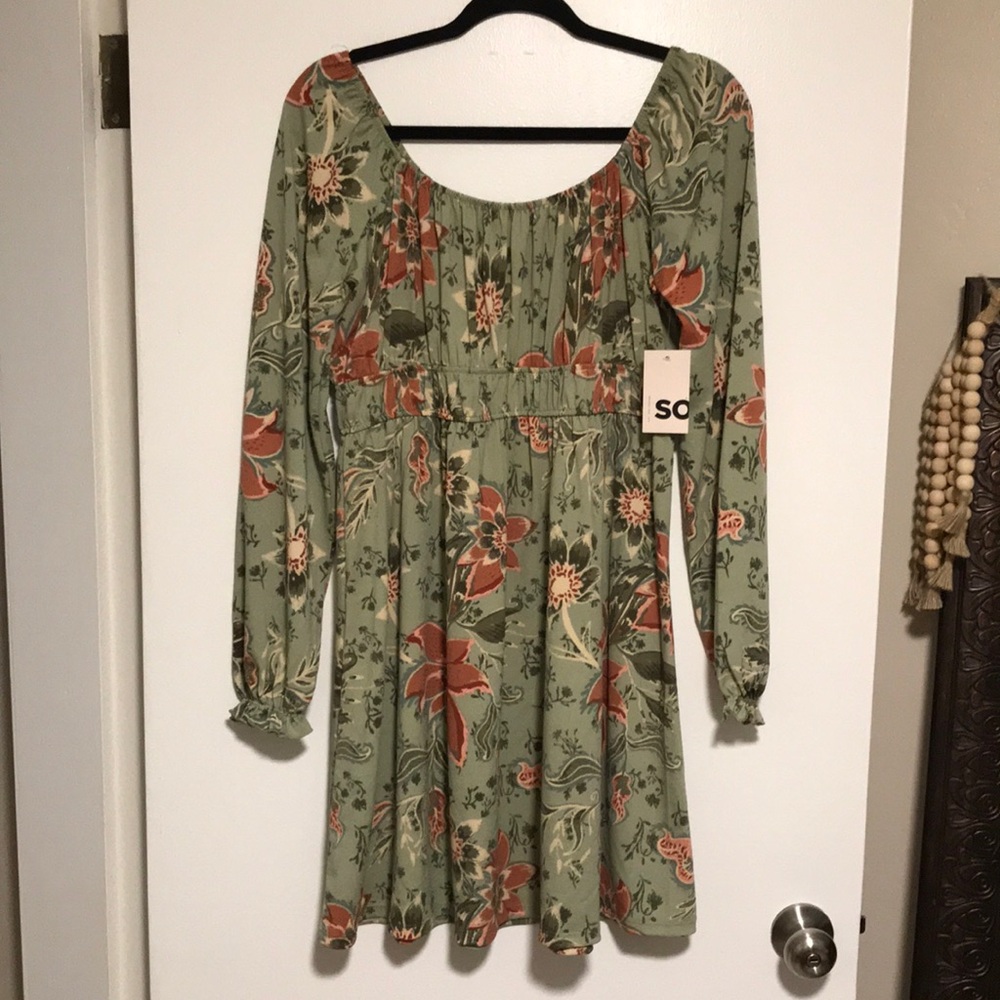 NEW SO Juniors Skater Cinch Waist Green Mauve Floral Long Sleeve. Large‎